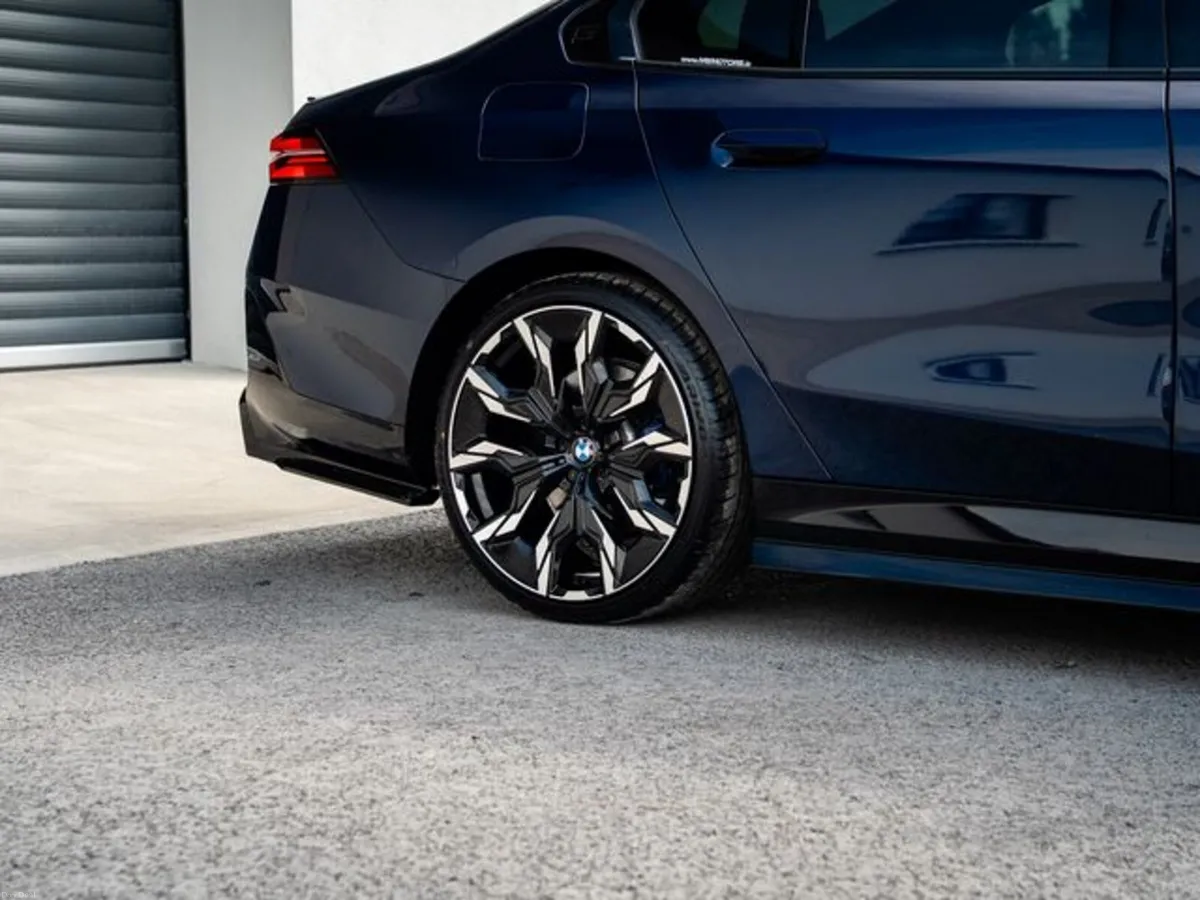 BMW 5-Series 530E M SPORT *TECHNOLOGY PLUS PACK* - Image 3