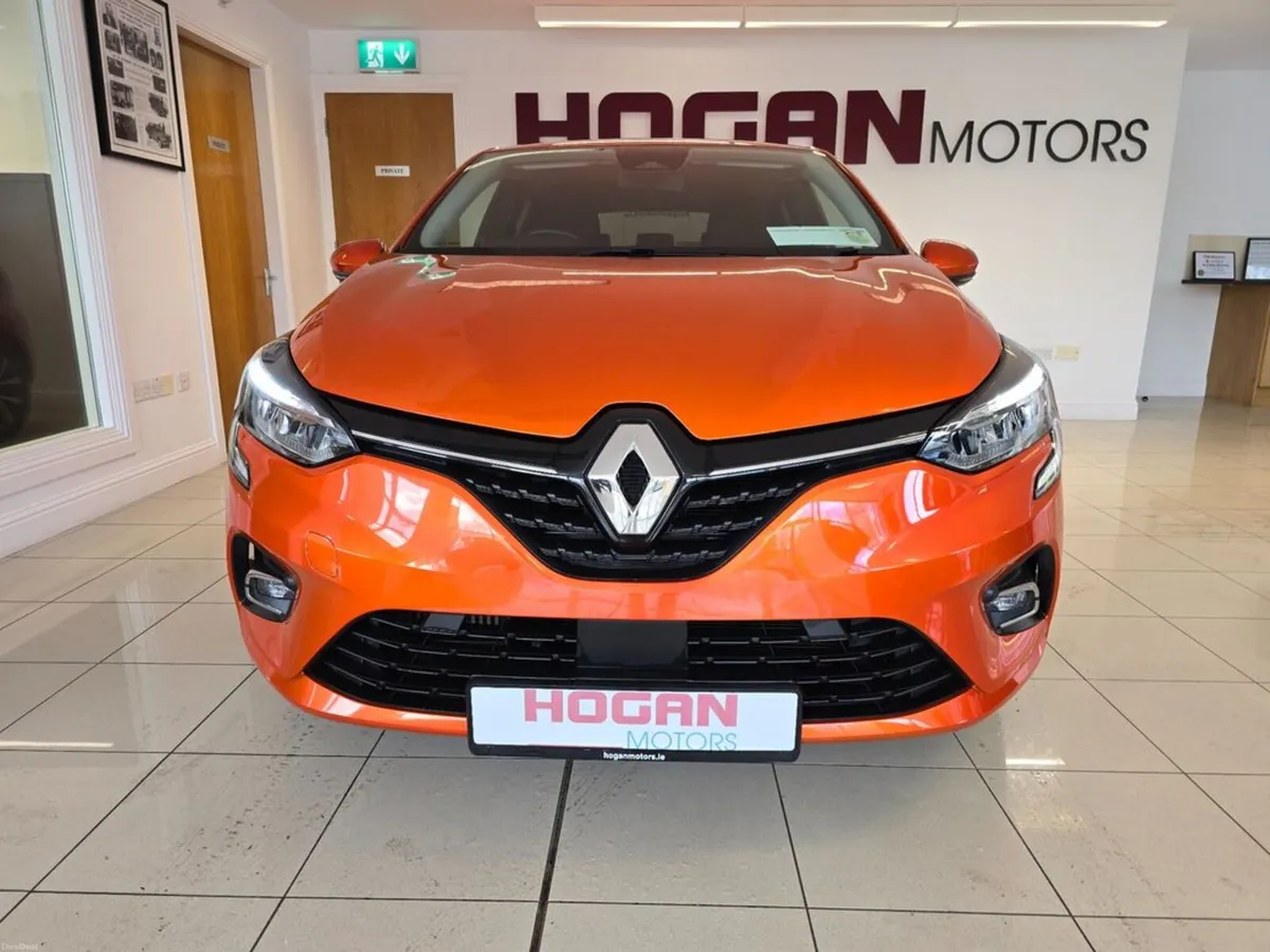 Renault Clio Iconic TCE 100 5DR * Fabulous Spec * - Image 2