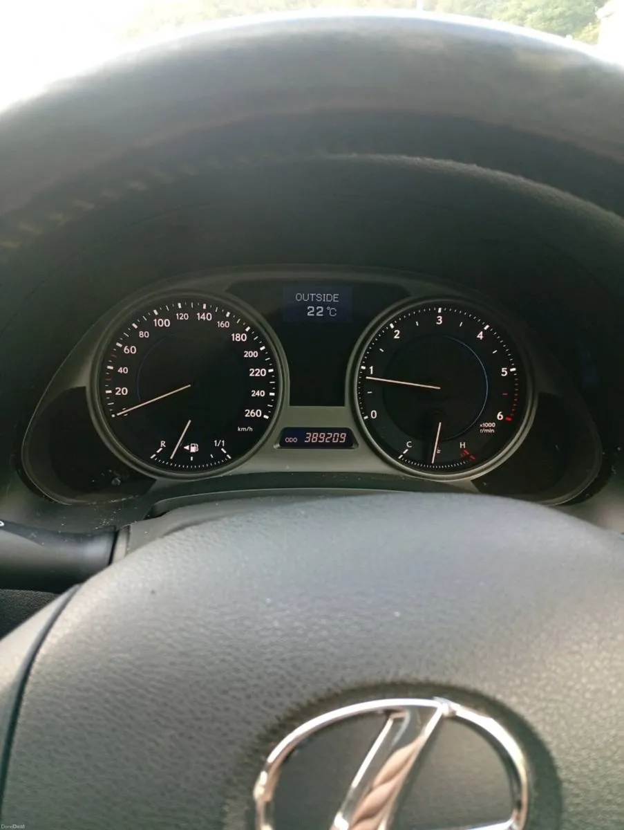 09 Lexus IS220 - Image 5
