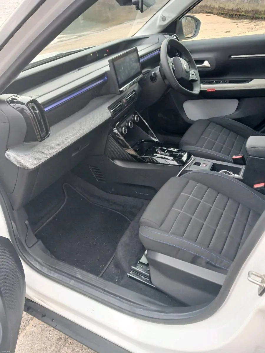 Citroen C3 Automatic hybrid - Image 5