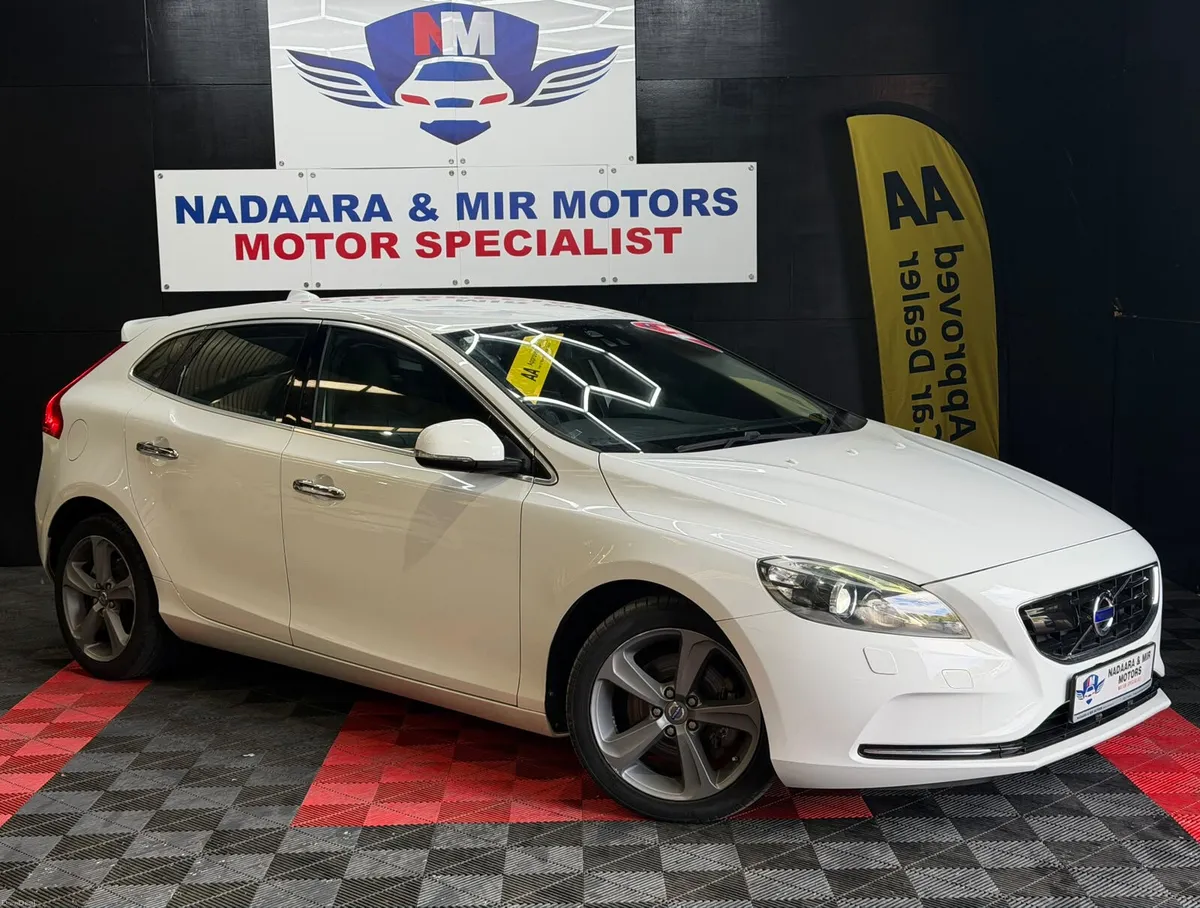 VOLVO V40 2015 AUTO WARRANTY AA APPROVED FULL EXTR - Image 1