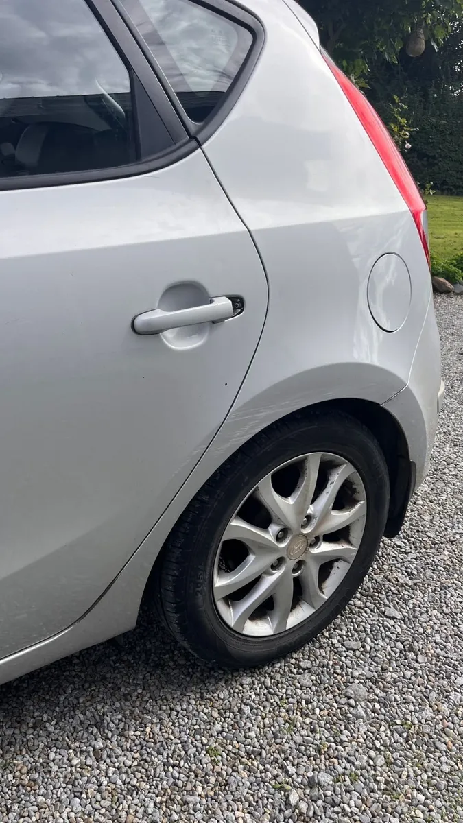Silver Hyundai i30 2009 - Image 3