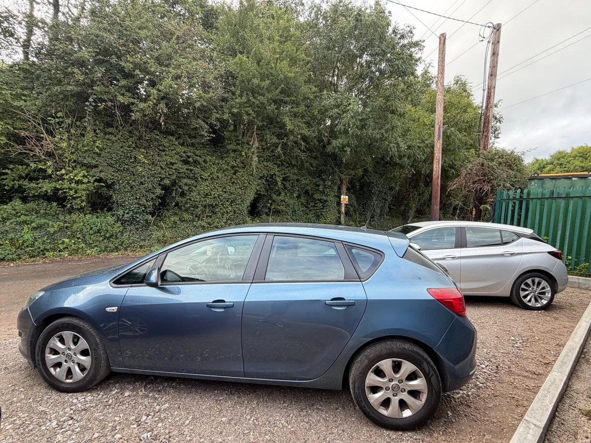 2015 Opel Astra, 111000 miles - Image 3