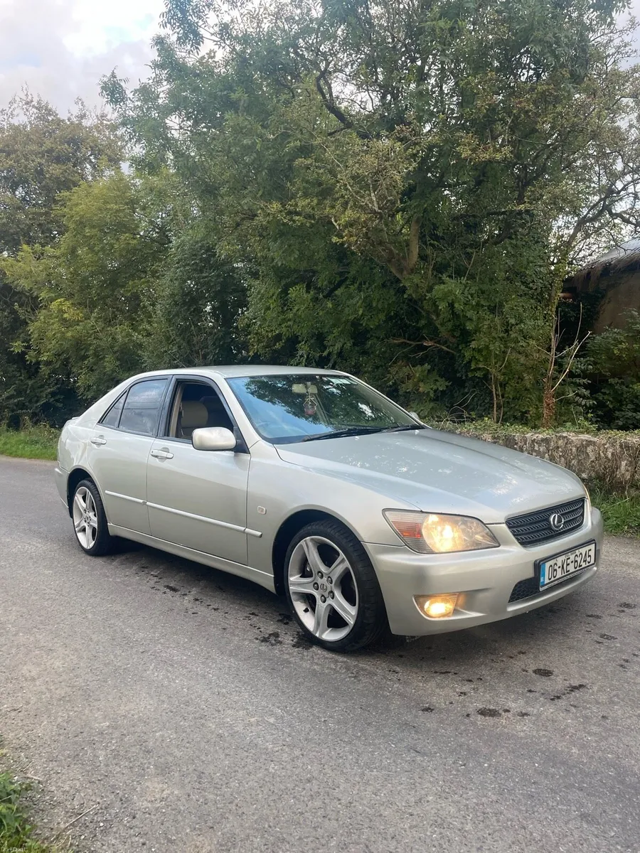 Lexus is200 2006 - Image 1