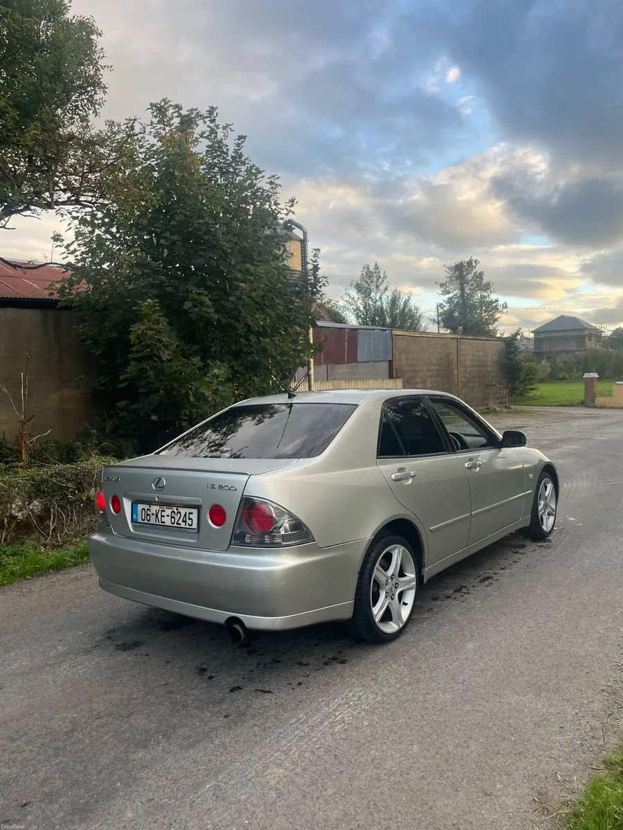 Lexus is200 2006 - Image 4