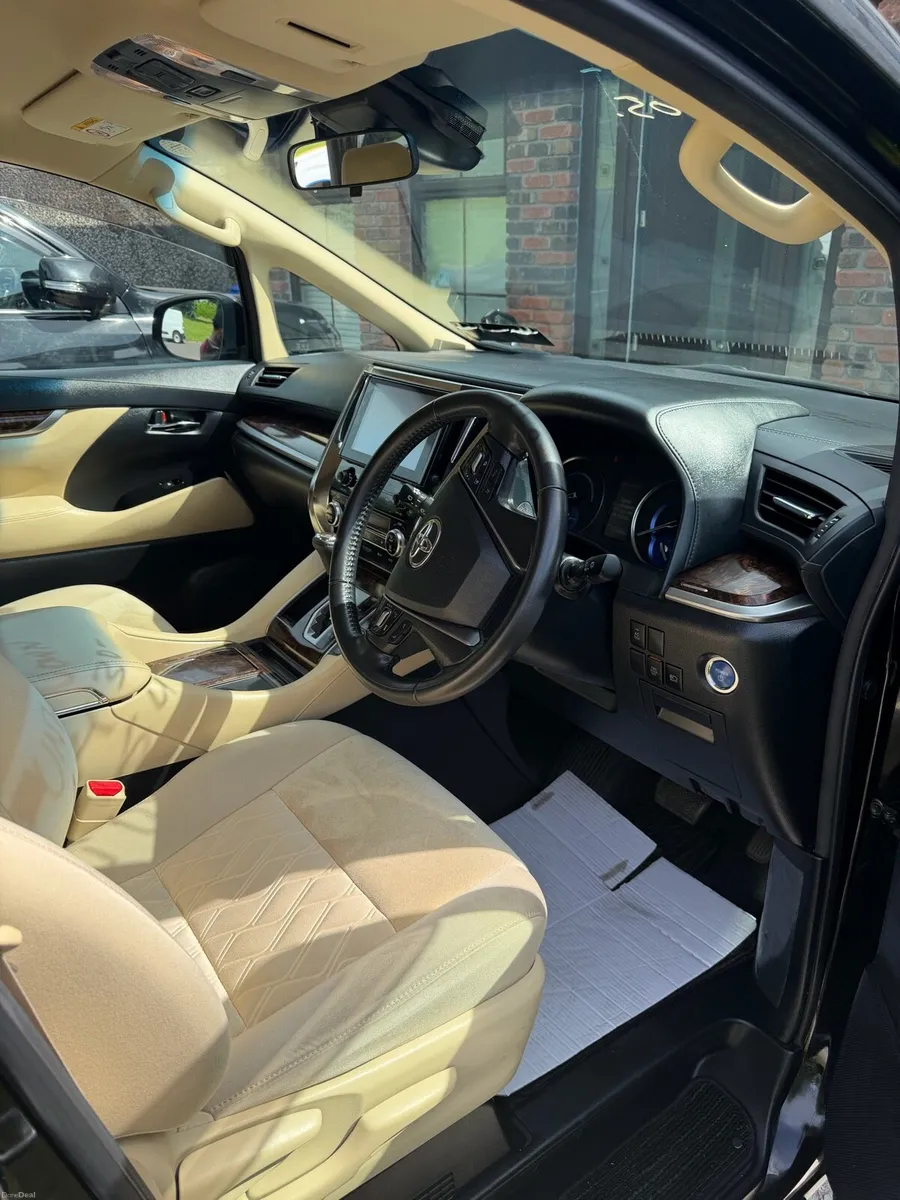 Toyota Alphard - Image 4