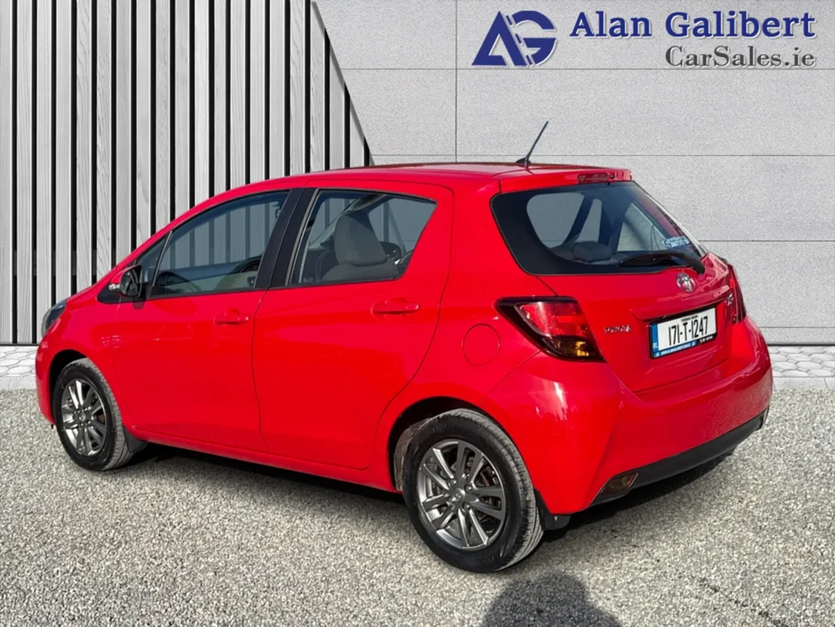 Toyota Yaris 1.0 LUNA - Image 2