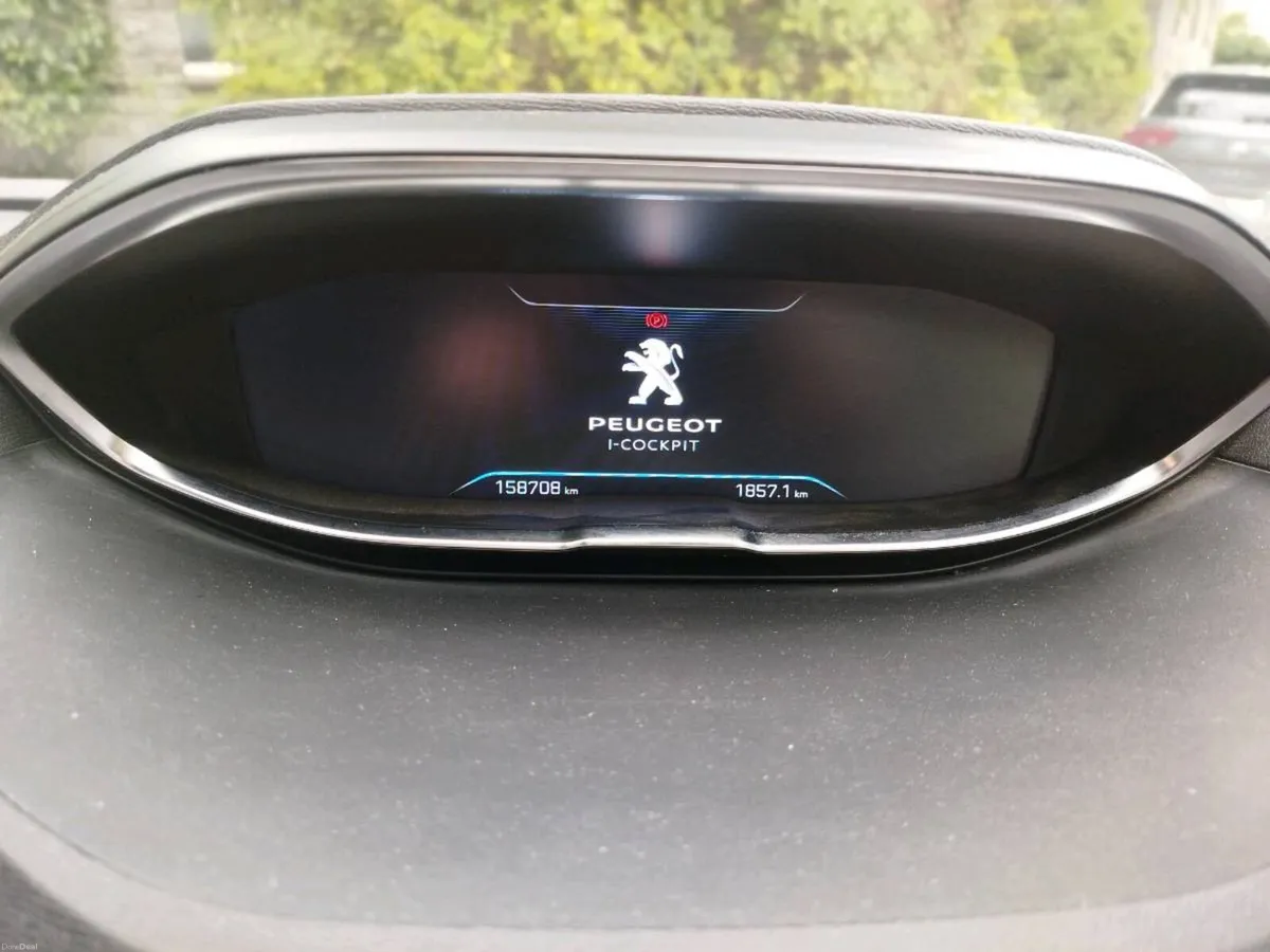 2019/2 Peugeot 3008 Allure Manual 1.2L Petrol - Image 4