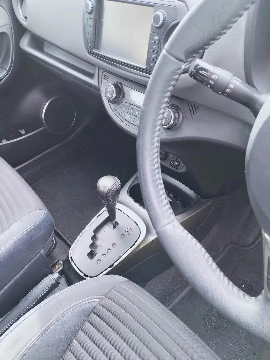 Toyota yaris hybrid luxury MC auto - Image 5