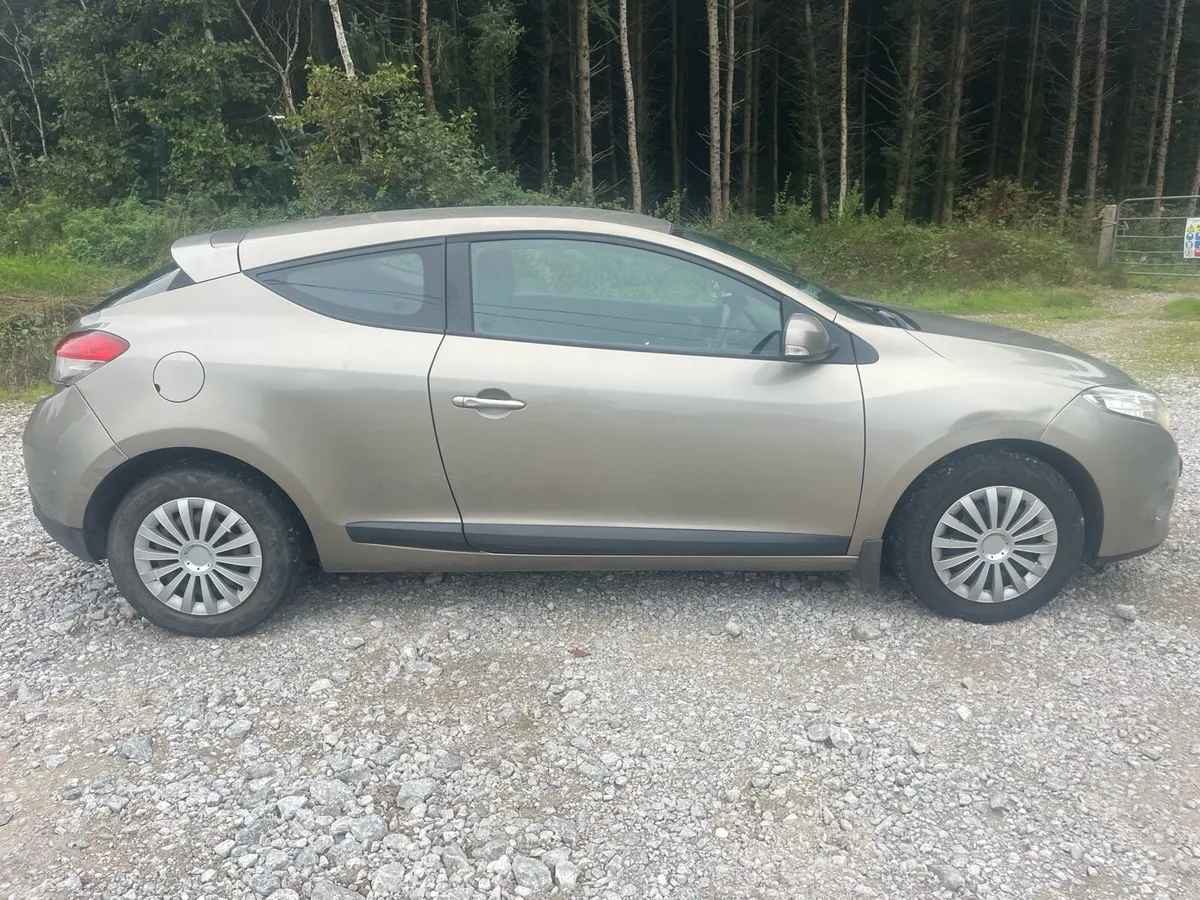 2010 Renault Megane - Image 1