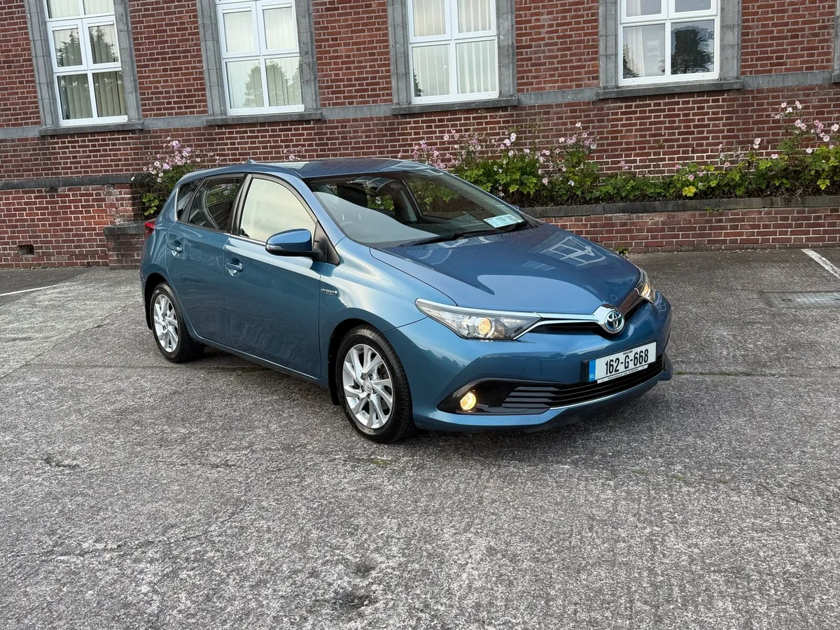 2016 Toyota Auris hybrid automatic immaculate - Image 1