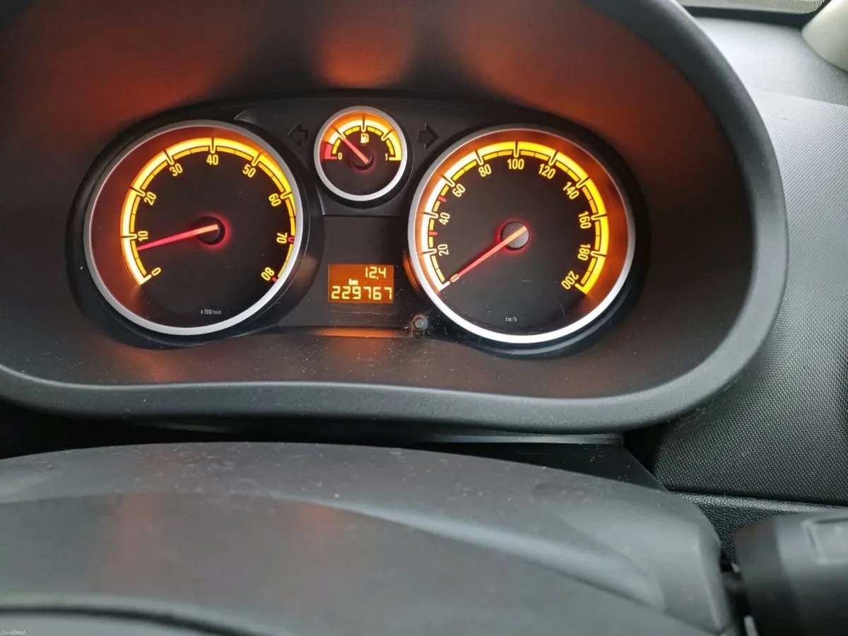 Opel corsa 2010, 1.2petrol Nct 03/27 Tax 12/26 - Image 6
