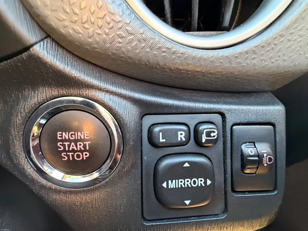 Toyota Vitz /yaris 2014 1.0 Low kilometres - Image 4