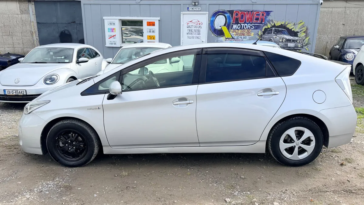 Toyota Prius 2015 hybrid - Image 5