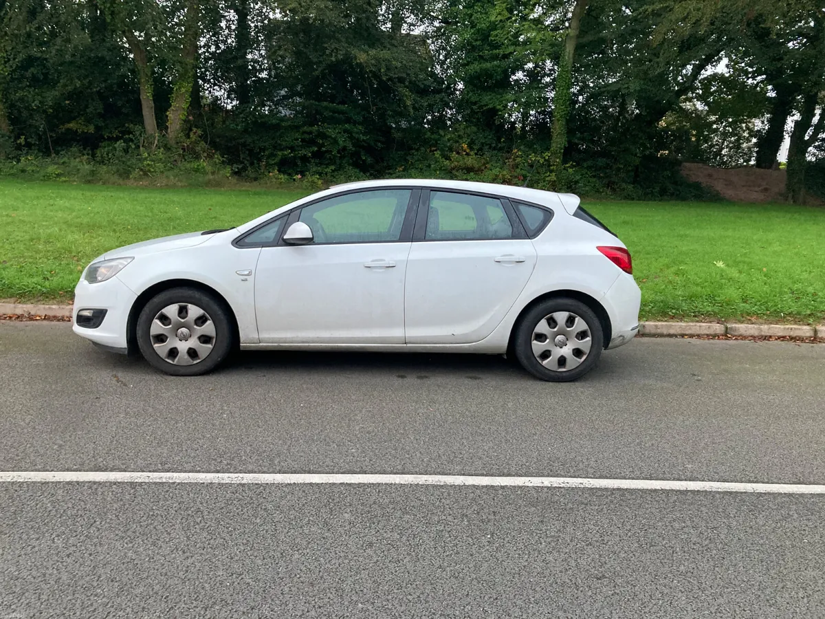 Opel Astra 1.4 Petrol 5 Door Hatchback - Image 2