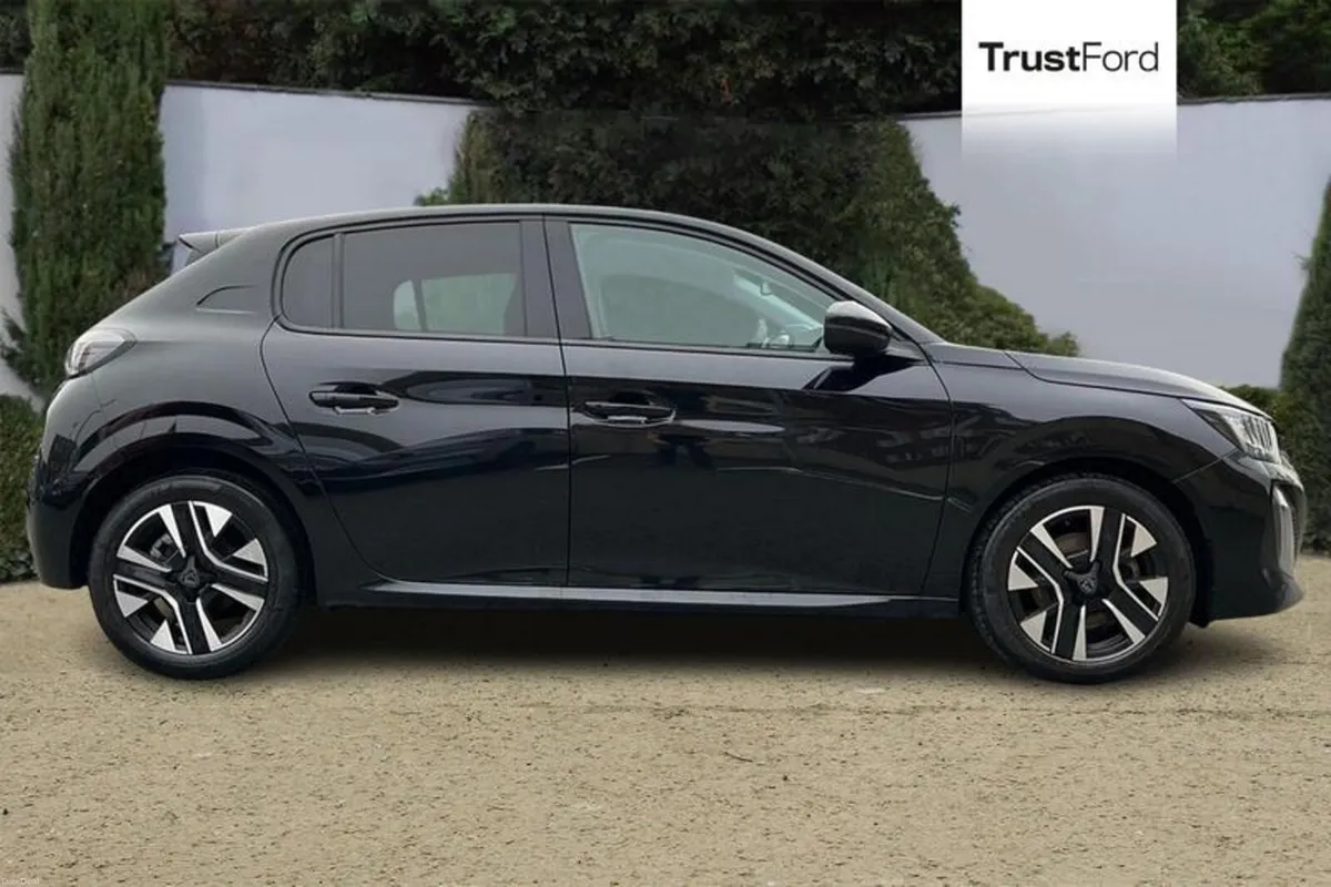 Peugeot 208 1.2 PureTech 100 Allure 5dr - Image 3