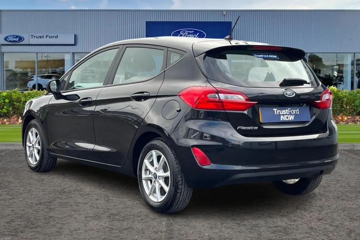 Ford Fiesta 1.1 Zetec Navigation 5dr - Image 2