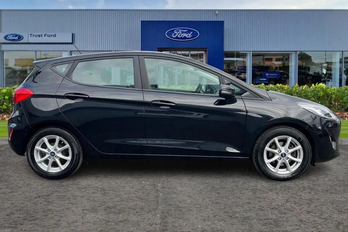 Ford Fiesta 1.1 Zetec Navigation 5dr - Image 3