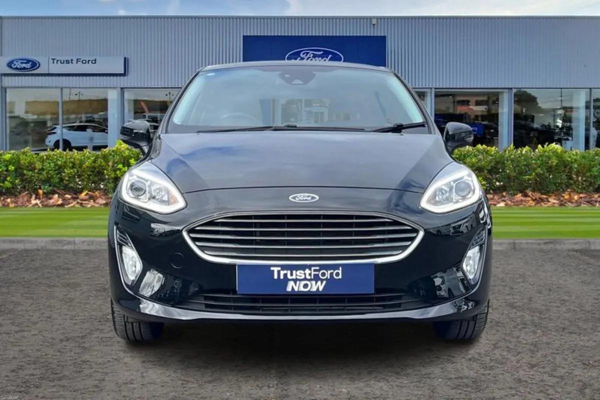 Ford Fiesta 1.1 Zetec Navigation 5dr - Image 6