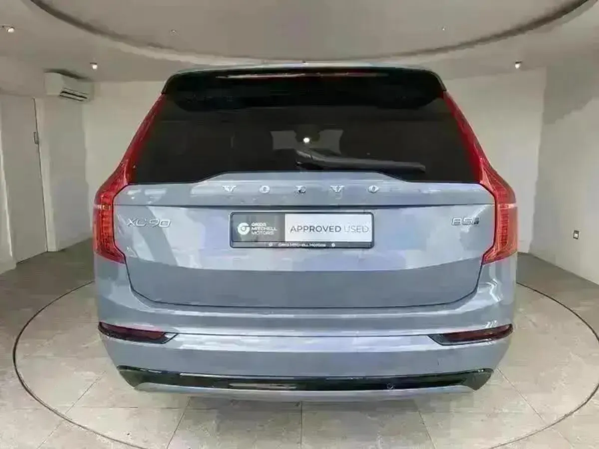 Volvo XC90 2.0 B5P Ultimate Dark 5dr AWD Geartroni - Image 6