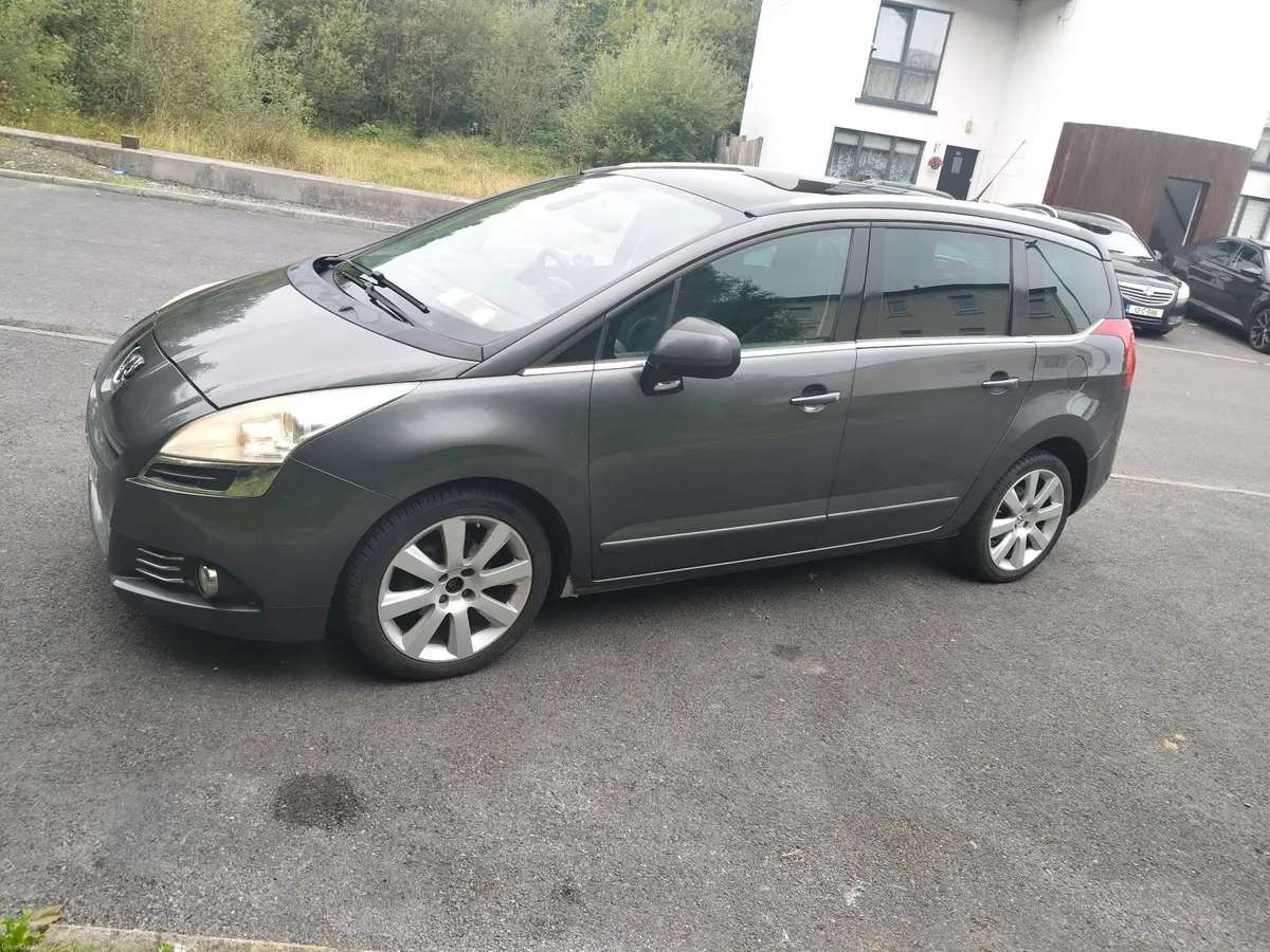 Peugeot 5008 2012 - Image 2
