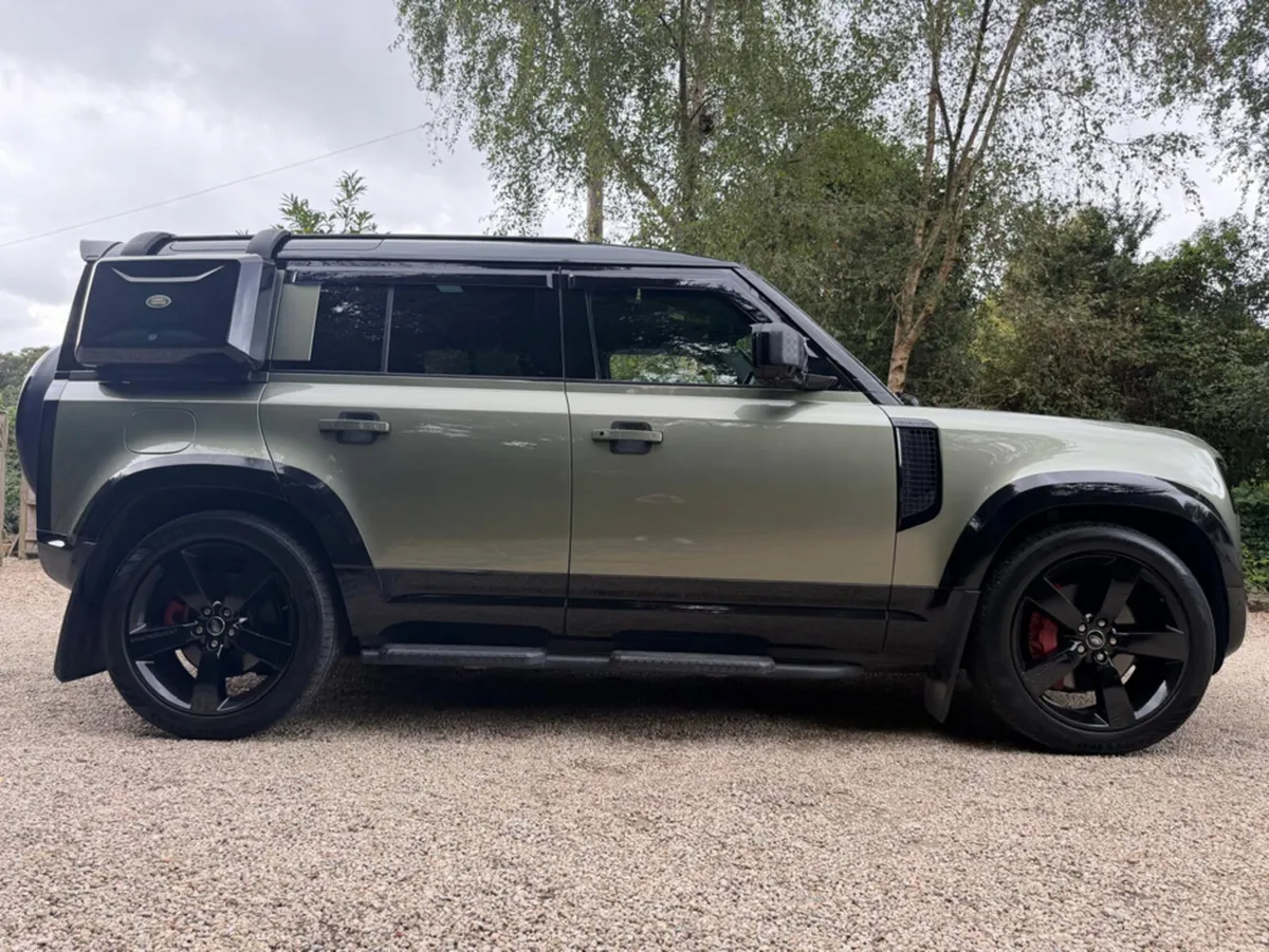 Land Rover Defender 110 X-DYNAMIC HSE *Colossal Sp - Image 3