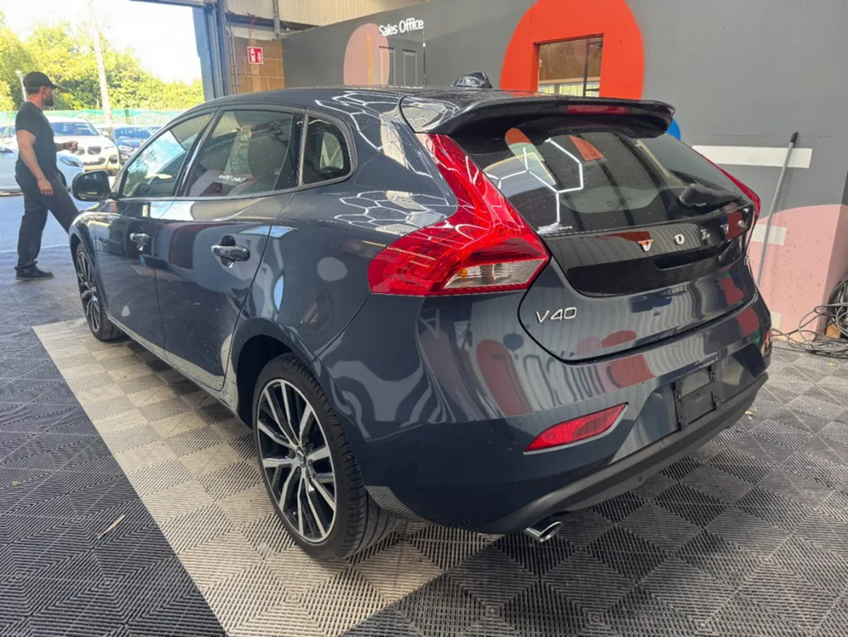 Volvo V40 2018 VOLVO V40 D4  2.0 AUTOMATIC / PARKI - Image 5