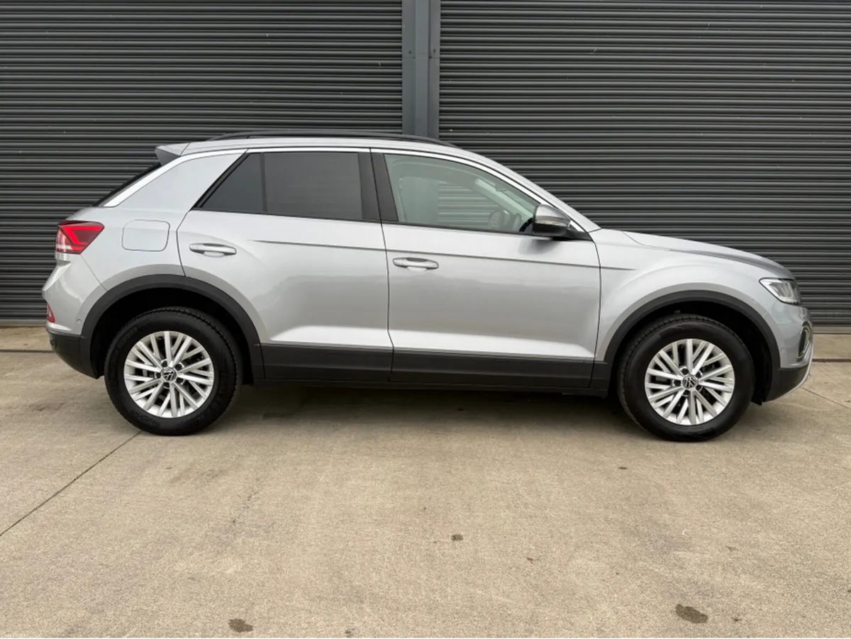 Volkswagen T-Roc LIFE 1.0 TSI MANUAL 110HP  * REVE - Image 3