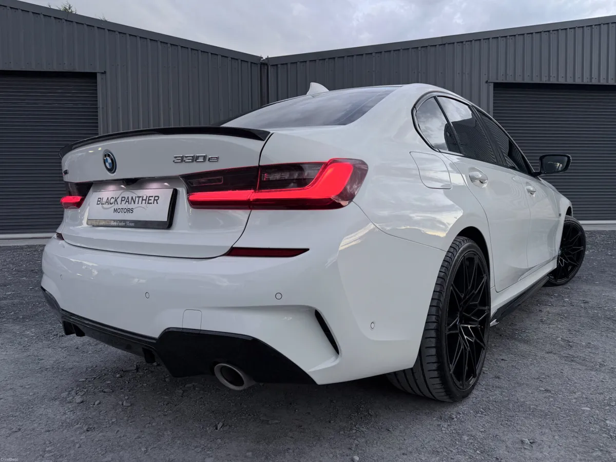 BMW 330e G20 221’ M SPORT Xdrive PHEV VERY LOW KM - Image 4