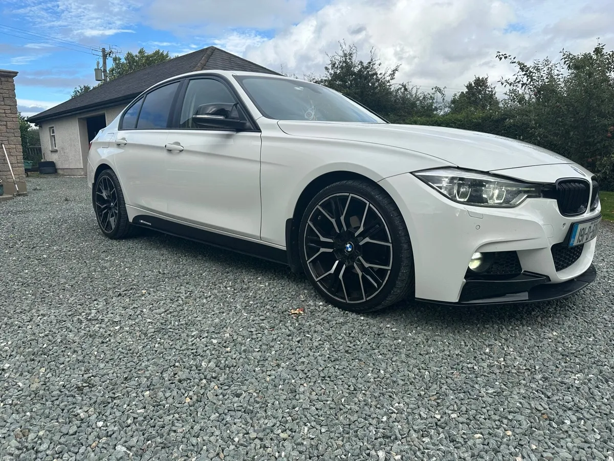 BMW 3-Series 2019 - Image 2