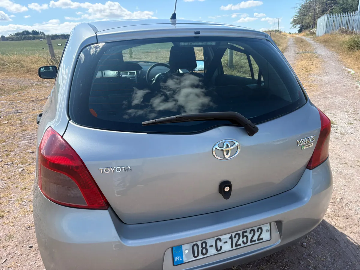 Toyota Yaris 2010 - Image 4