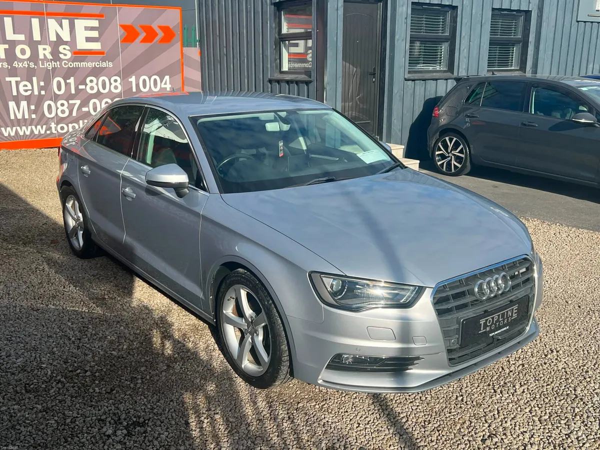 //STUNNING FULL LEATHER//AUTO//REVERSING CAMERA// - Image 2