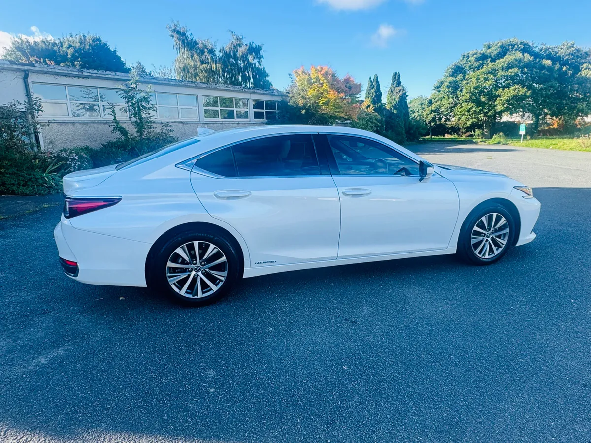 LEXUS ES300h - PREMIUM SPEC - TILT SUNROOF - 66k - Image 6