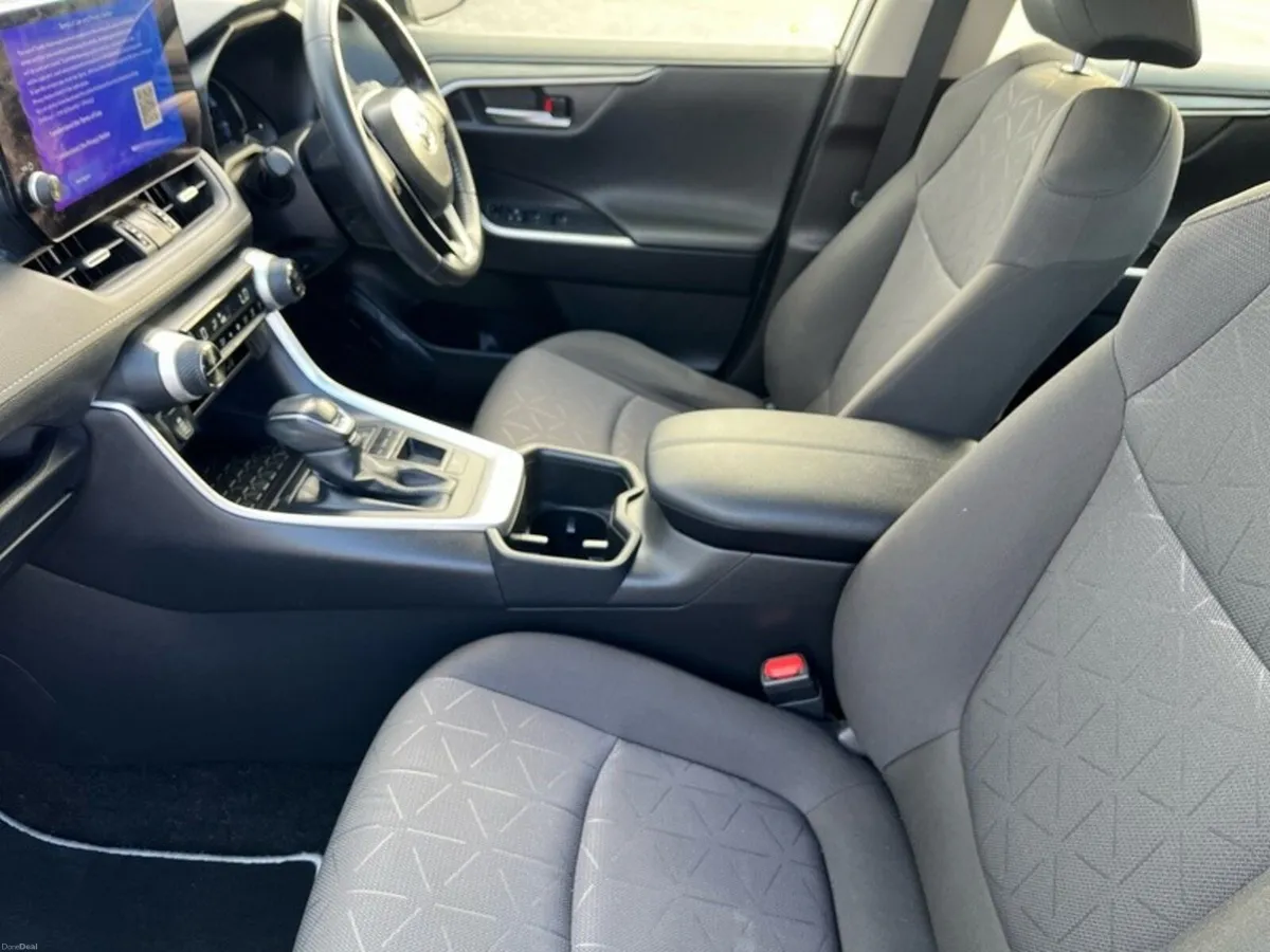 Toyota RAV4 RAV4 HYBRID LUNA 4DR AUTO - Image 6