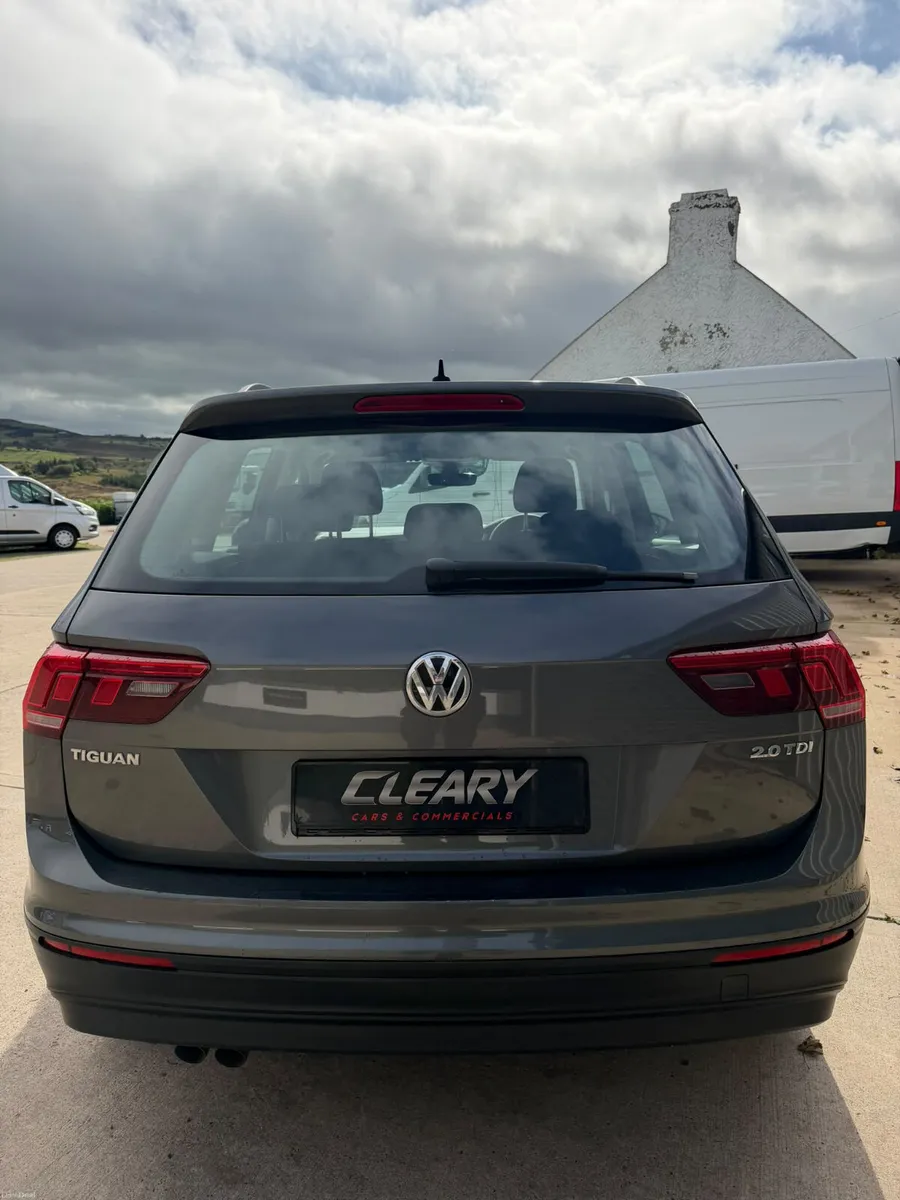 Volkswagen Tiguan 2017 - Image 2