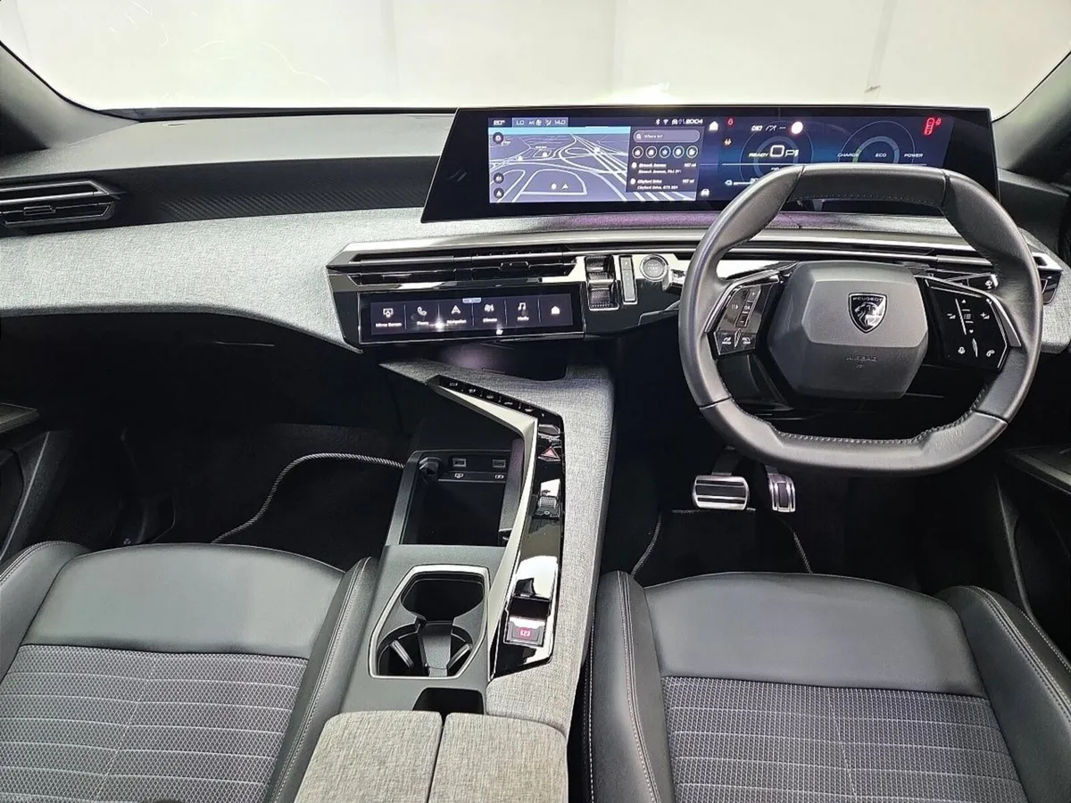 Peugeot 3008 Allure EV 210 73kWh - Image 3