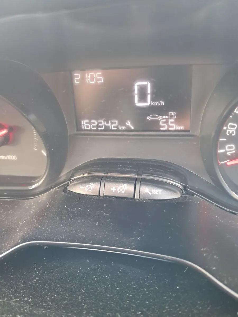 Peugeot 208 2013 - Image 2