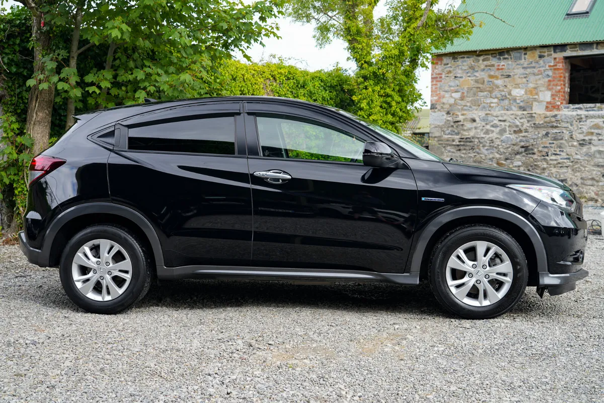 2016 Honda Vezel 1.5 Petrol hybrid Automatic - Image 6
