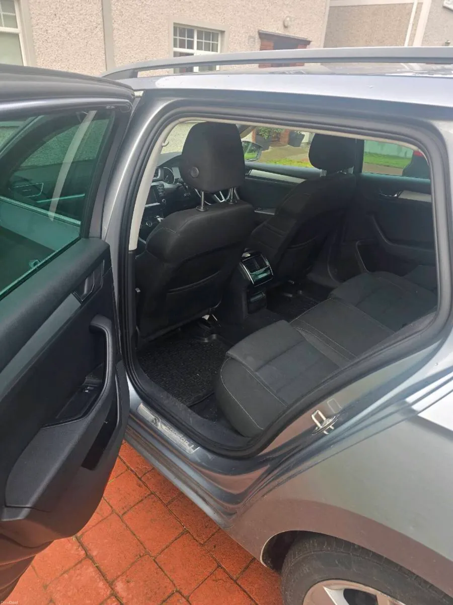 Skoda superb 3 automatic 2.0 diesel - Image 4