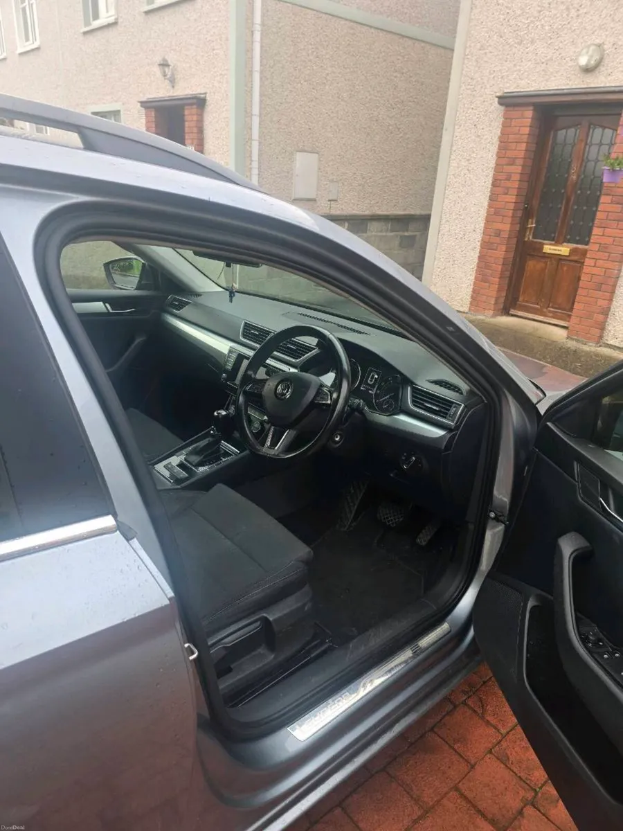 Skoda superb 3 automatic 2.0 diesel - Image 6
