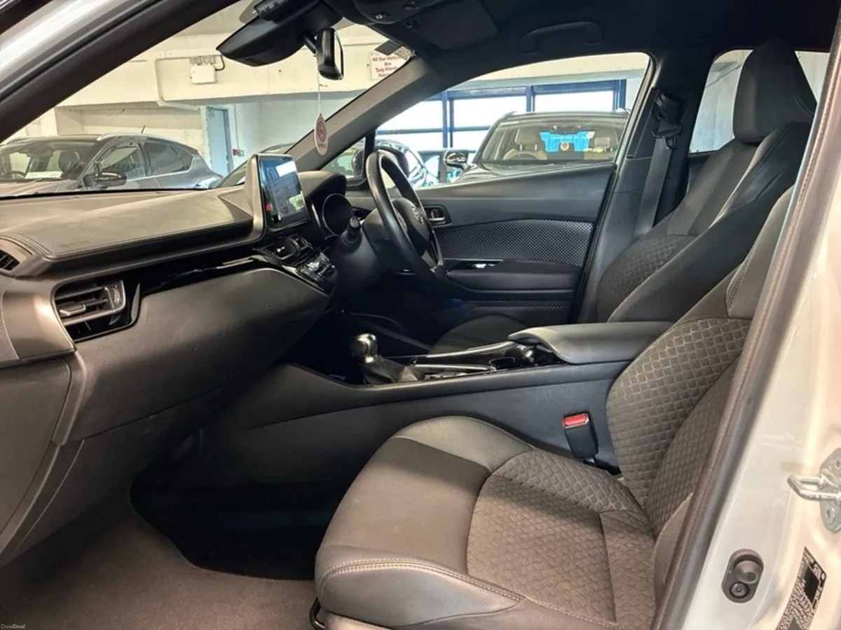 Toyota C-HR HYBRID SPORT BI-TONE - Image 6