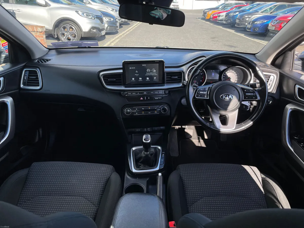 Kia Ceed 2018 1.0 Petrol manual - Image 5