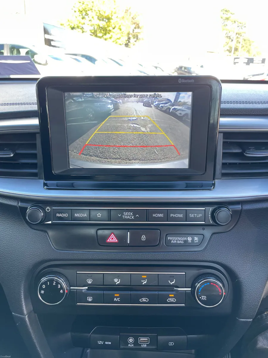 Kia Ceed 2018 1.0 Petrol manual - Image 6