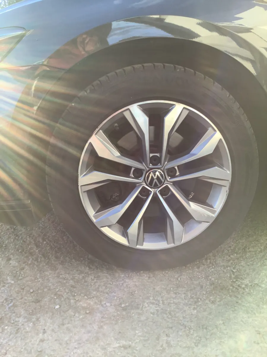 Volkswagen Passat 2022 - Image 5