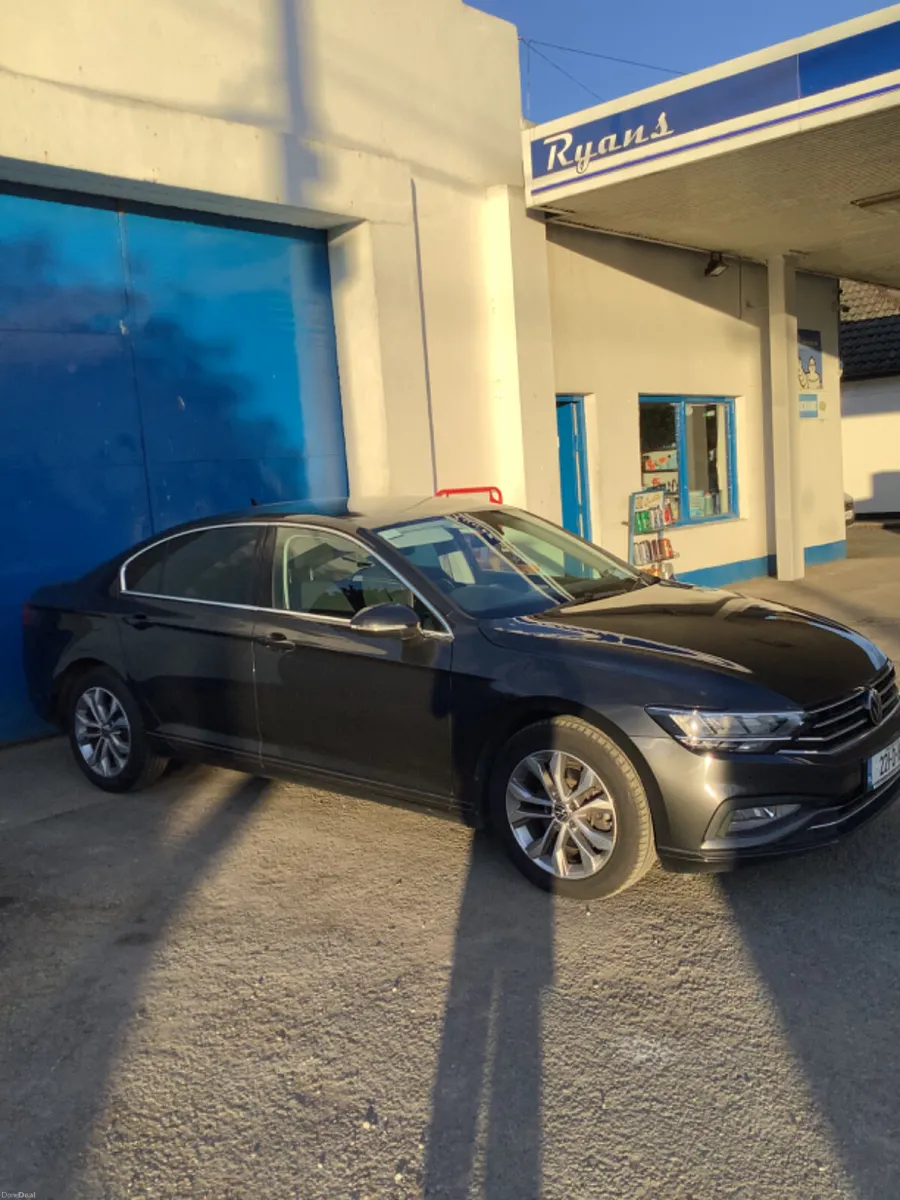 Volkswagen Passat 2022 - Image 4
