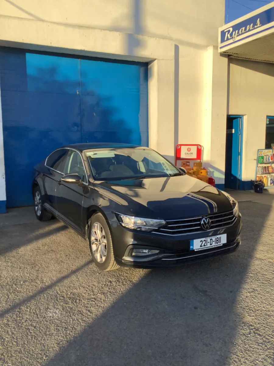 Volkswagen Passat 2022 - Image 2