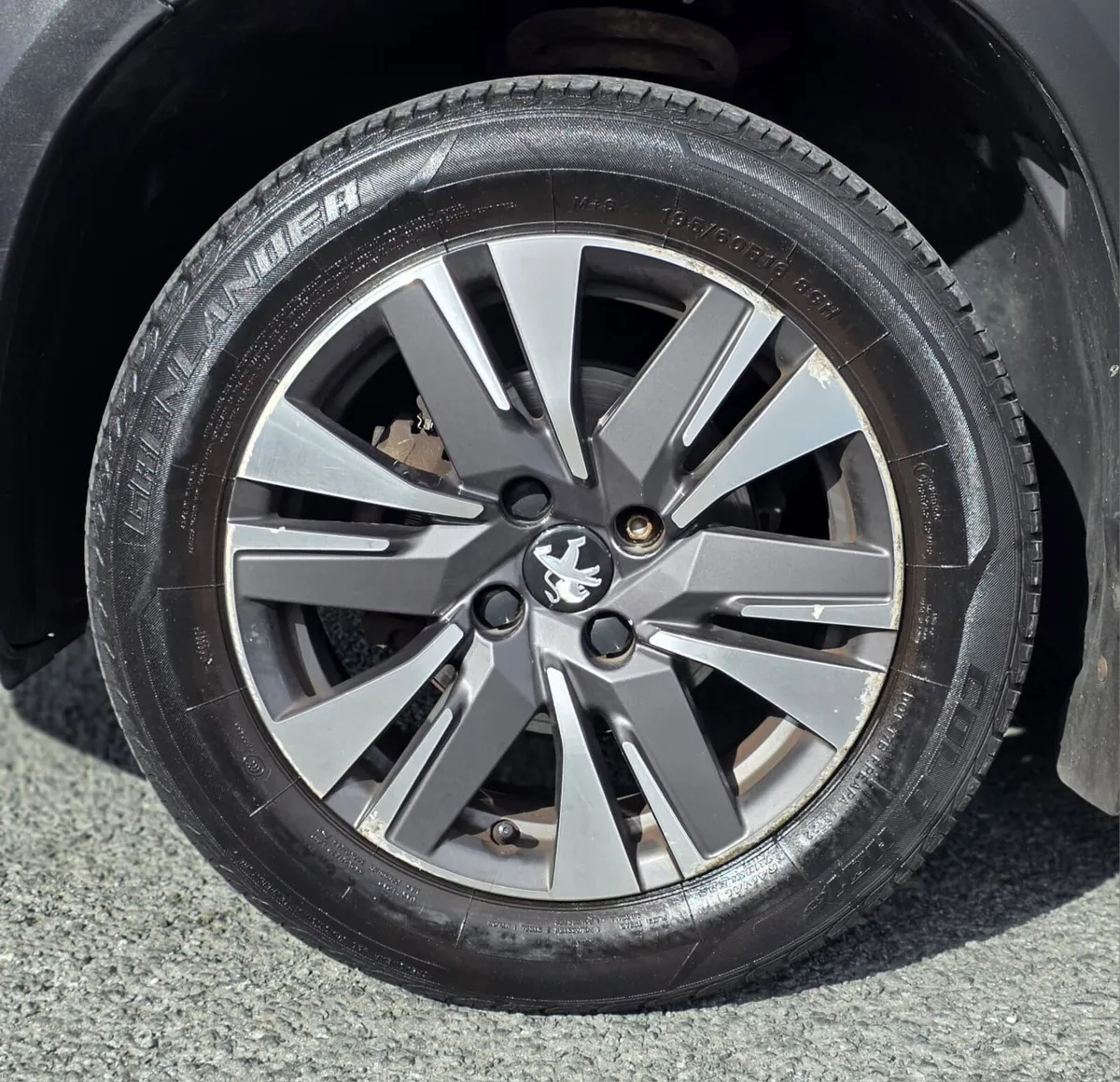 Peugeot 2008 Allure Manual 1.2 Petrol (181) - Image 6
