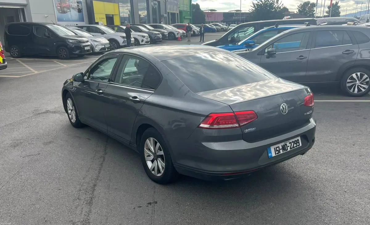 Volkwagen Passat *NEW NCT, LOW MILEAGE* - Image 4