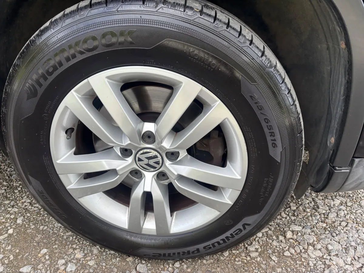 Volkswagen Tiguan 2012 - Image 6