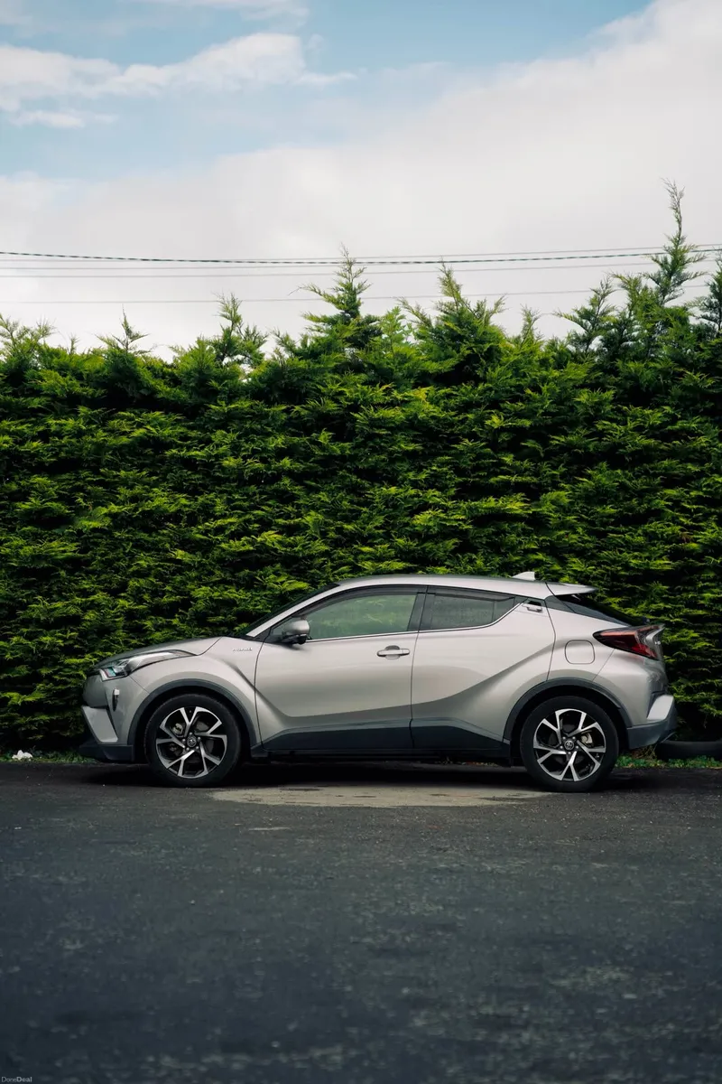 Toyota C-HR 1.8 Hybrid 2017 - Image 2